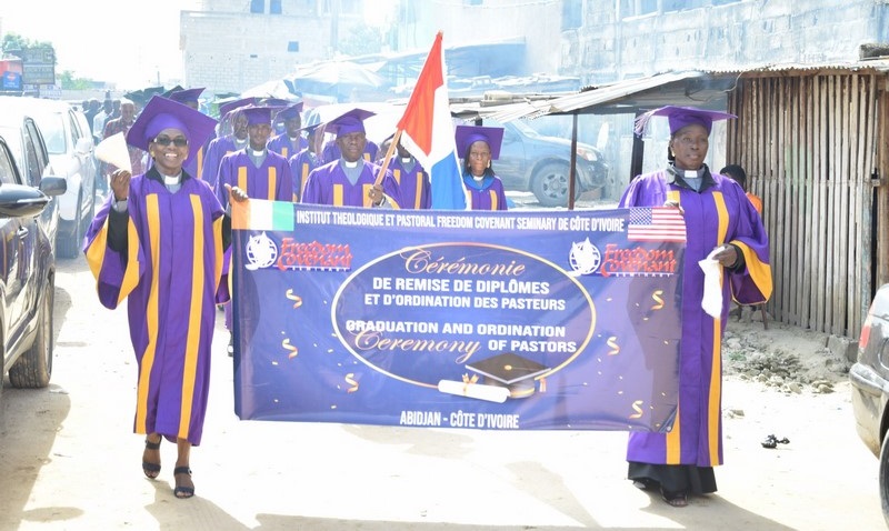 Graduation et ordination : L’Église reçoit  la 25e promotion des étudiants pasteurs de Freedom Covenant Seminary ivoirienne