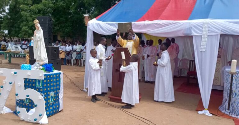 Une fête de charité pour recueillir des fonds destinés à réhabiliter la paroisse catholique de M’Bahiakro en Côte d'Ivoire
