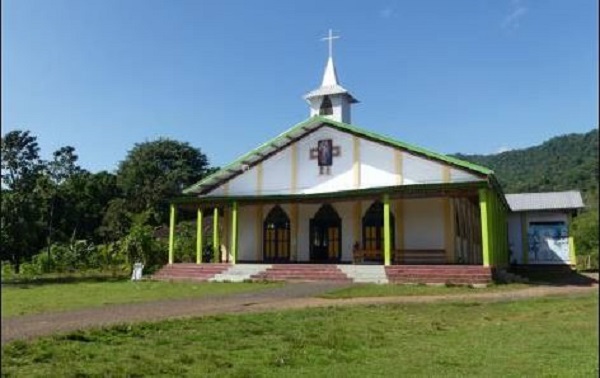 INDONÉSIE - Une croix dans chaque village : les Flores catholiques ne sont pas étrangères à l'Indonésie