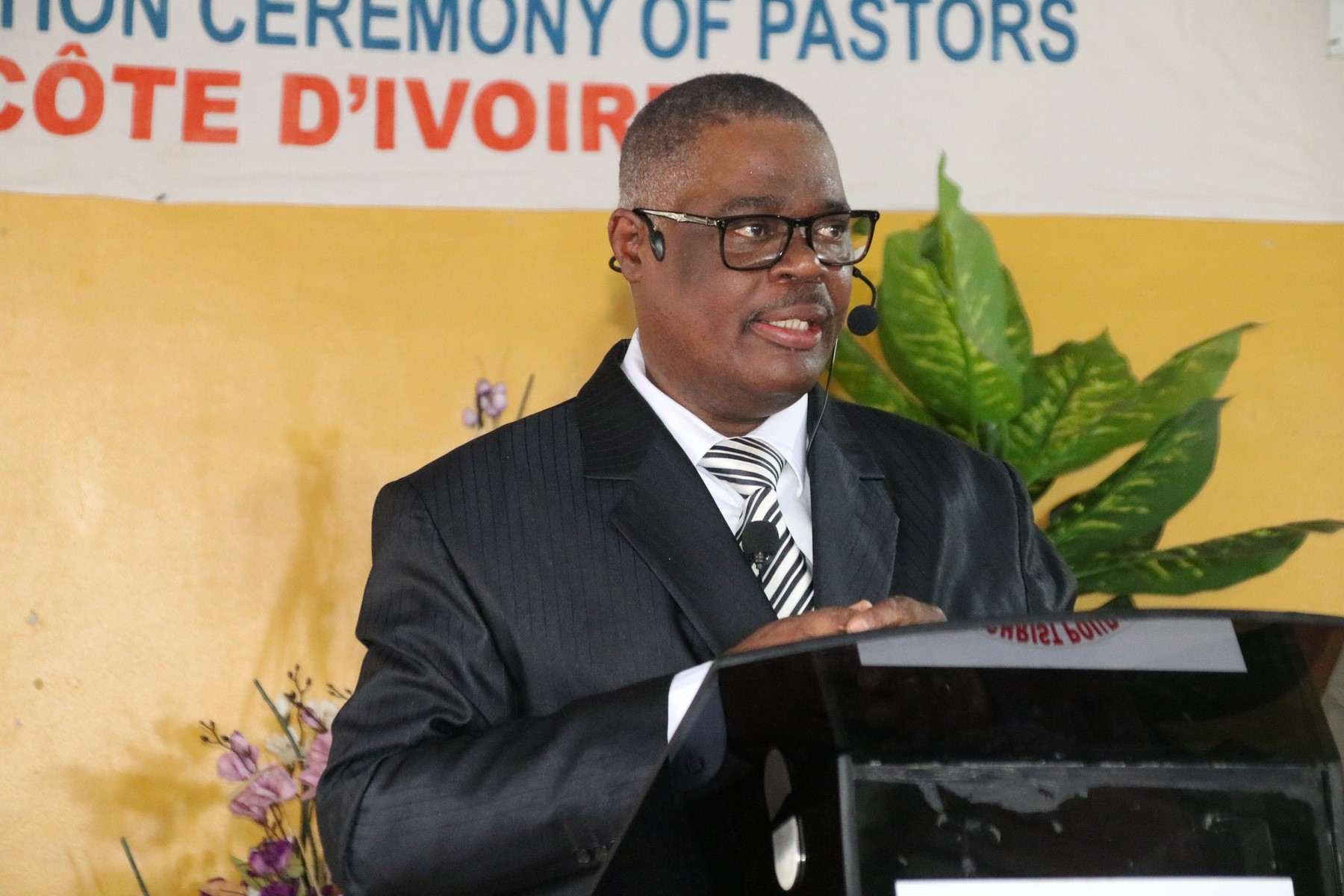 DR. ADADE A. AMOIKON présente la Puissance de l’unité dans l’Eglise
