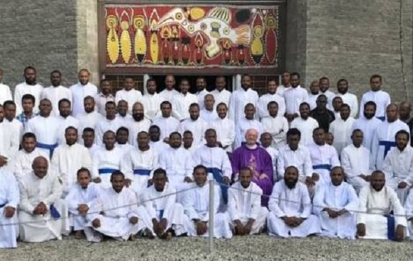 PAPUASIE-NOUVELLE-GUINÉE - Parmi les séminaristes qui attendent le Pape : « Les missionnaires ont semé la bonne graine de la foi »