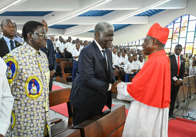 Le Premier ministre Robert Beugré Mambé rend hommage au nouveau Cardinal Dogbo Ignace Bessi